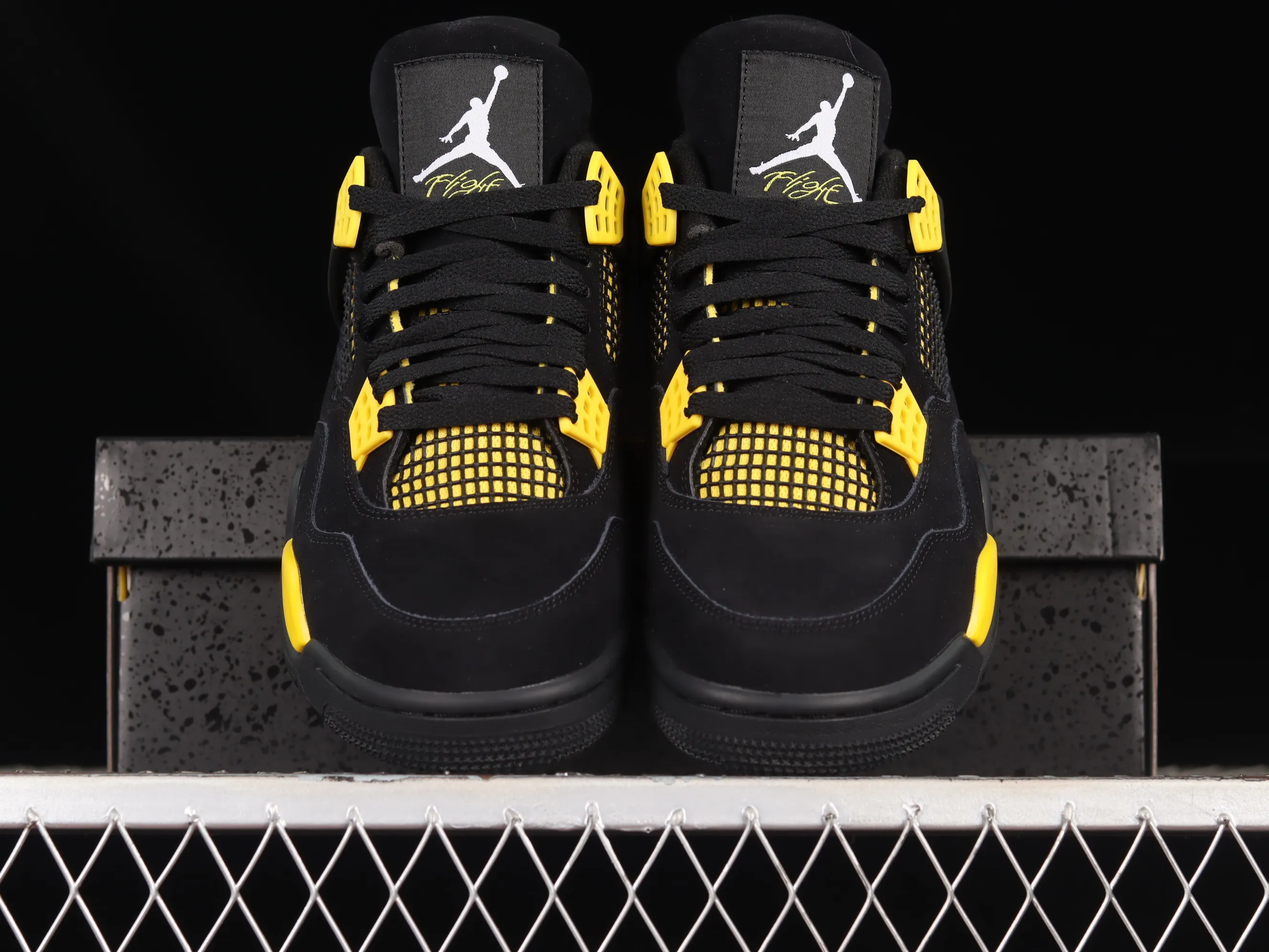 All categories Air Jordan Jordan series basketball shoes Air Jordan 4 LW version Air Jordan 4 "Thunder" AJ4 Joe 4 Thunder replica basketball shoes DH6927-017